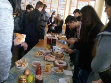 Студенты Днепропетровщины помогали раненым из Мечникова
