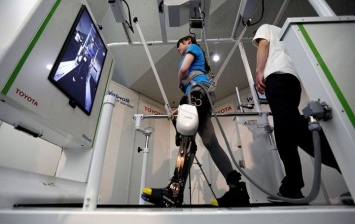 Toyota поставит в больницы роботизированные ноги