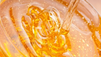 Медики рассказали о лечебных свойствах воды с медом
