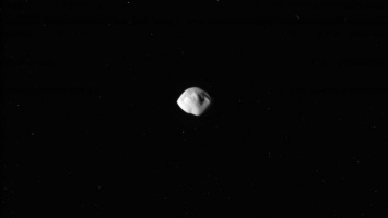 Cassini передала на Землю снимок космического "блюдца"