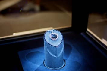 Алмаз "Надежда" - один из самых известных драгоценных камней в истории