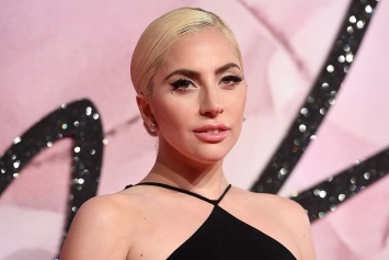 Леди Гага исполнила новую песню на фестивале Coachella