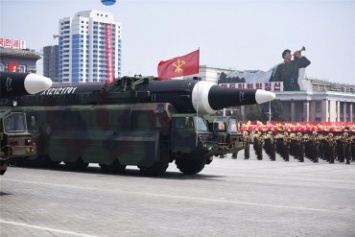 Ракеты Ким Чен Ына оказались деревянными