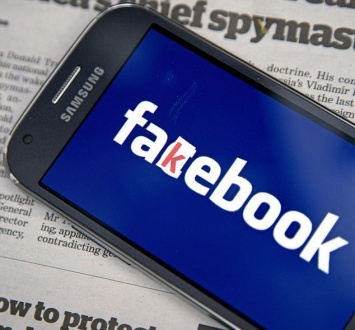 Facebook обвиняется в распространении недостоверной информации