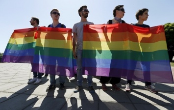 Российское издание написало о преследованиях геев на оккупированном Донбассе