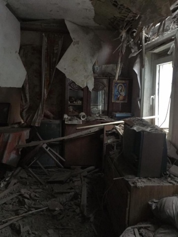 Авдеевка: пасхальный обстрел НВФ раскурочил 7 домов на одной улице