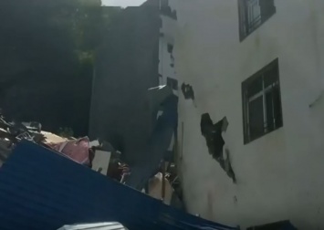 В Китае оползень разрушил 7-этажный жилой дом с людьми