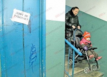 Из-за вандалов жители бердянской многоэтажки почти месяц без лифта