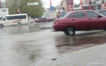 Николаевские тротуары не выдерживают непогоду