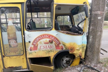 В Черкассах маршрутка с пассажирами протаранила столб, есть пострадавшие