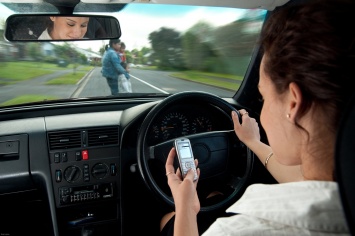 Эксперты установили, как часто в США водитель говорит по телефону за рулем