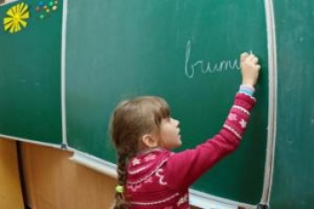 Сидят на уроках в пуховиках: в Украине из-за похолодания начали закрывать школы