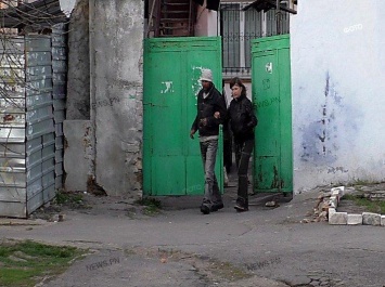 «У нее покровители хорошие в милиции» - жители Николаева изнемогают от соседей, торгующих самогоном