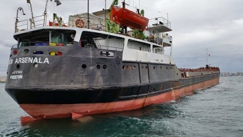 Крушение в шторм: сухогруз с зерном затонул в Черном море