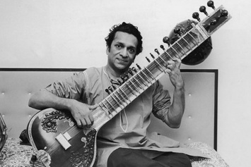 Индийский музыкант Шуджат Кхан виртуозно сыграет на ситаре