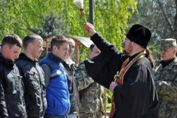 Николаевских призывников торжественно отправили на службу в ряды Вооруженных Сил Украины (ФОТО)