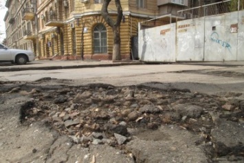 В центре Одессы тротуар оказался хуже, чем в селе (ФОТО)