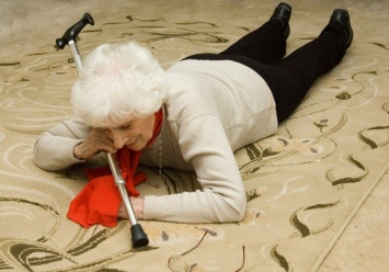 Ученые: Силовые тренировки помогут пожилым людям меньше падать