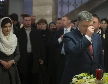 Перед приездом Порошенко продезинфицировали иконы. Даже униатов достал «бродячий цирк президента» на Пасху