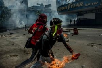 Венесуэлу охватили массовые протесты, есть погибшие