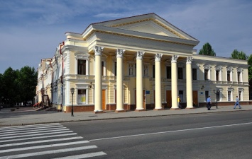 Коллектив русского театра опубликовал открытое обращение - работники требуют встречи с Савченко и назначения Свистуна