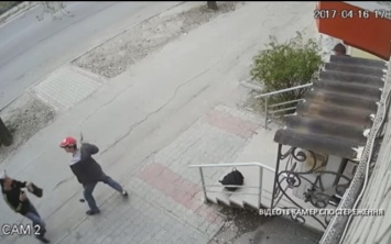 Видео: запорожца зарезали насмерть посреди улицы