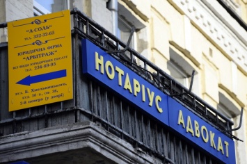 В Киеве запретили размещение рекламных вывесок на балконах
