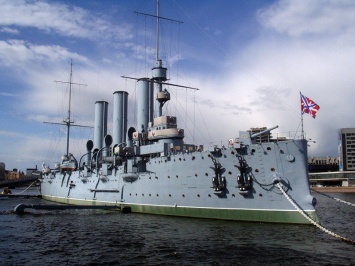 На крейсере «Аврора» открылась «Выставка замурованных вождей»