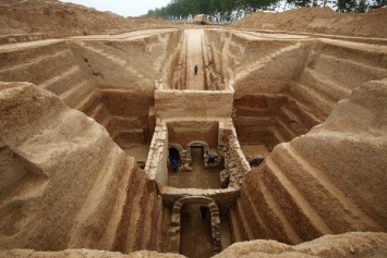 В древней китайской гробнице нашли миниатюрные ткацкие станки