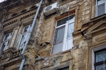 После обрушения мэрия запретила жителям дома на Базарной пользоваться балконами