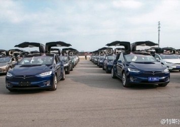 Tesla отзывает тысячи электромобилей