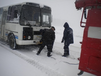 Спасатели освободили из снежного плена три автобуса в Балтском районе
