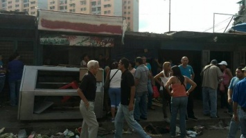 В Каракасе за ночь погибли 10 человек при грабежах после акций протеста
