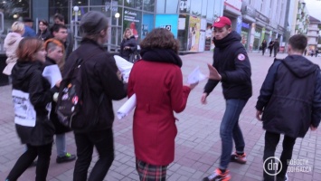 В Мариуполе напали на акцию против сексизма в рекламе