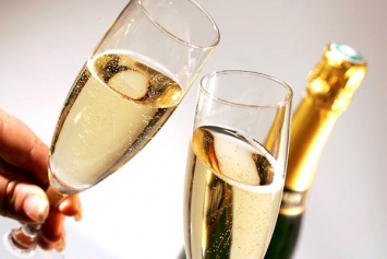 Ученые: Шампанское положительно влияет на сердце, давление, и эрекцию