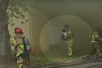 В США быстрая реакция пожарного спасла жизнь младенцу (видео)