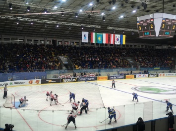 ЧМ по хоккею в Киеве: Как сборная Украины не дотерпела в матче с венграми, а корейцы сотворили сенсацию