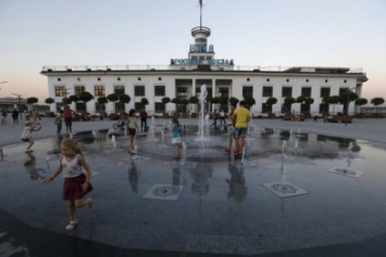 Через неделю в Киеве откроют обновленную Почтовую площадь