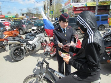ГИБДД и байкеры Крыма провели в Симферополе акцию "Мотоциклист"