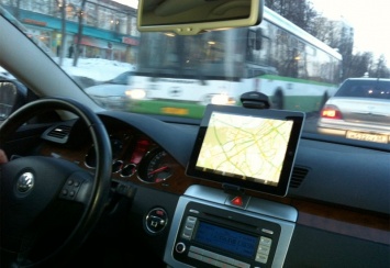 Таксисты заявили о решении отказаться от «Яндекс.Навигатора» из-за планов сделать его платным