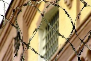 «Сладкую» посылку изъяли полицейские у заключенного в СИЗО Бахмута