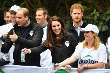 Кейт Миддлтон и принца Уильяма окатили водой на глазах у публики (ФОТО)