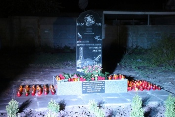 В Днепре накануне годовщины аварии на ЧАЭС чернобыльцы и вдовы погибших при поддержке Александра Вилкула открыли памятный знак ликвидаторам