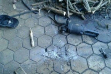Мужчина подорвался, распиливая снаряд (фото)
