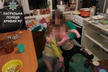 Пьяная криворожанка оставила без присмотра троих малышей и ушла в поисках приключений (ФОТО)