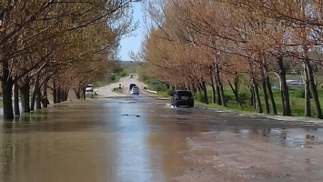 В Крыму река затопила поселок