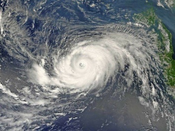 В водах Тихого океана появился первый тайфун
