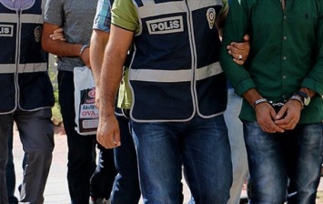 В Турции массовые аресты, задержали тысячу человек