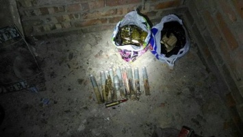 СБУ выявила два хранилища боеприпасов в зоне АТО