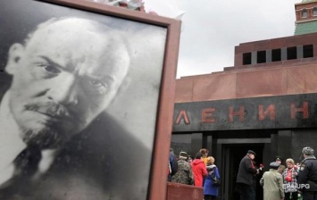 Ельцин собирался снести мавзолей Ленина - экс-премьер РФ